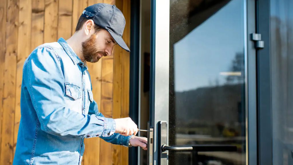 Key Factors To Consider While Hiring A Reliable Locksmith